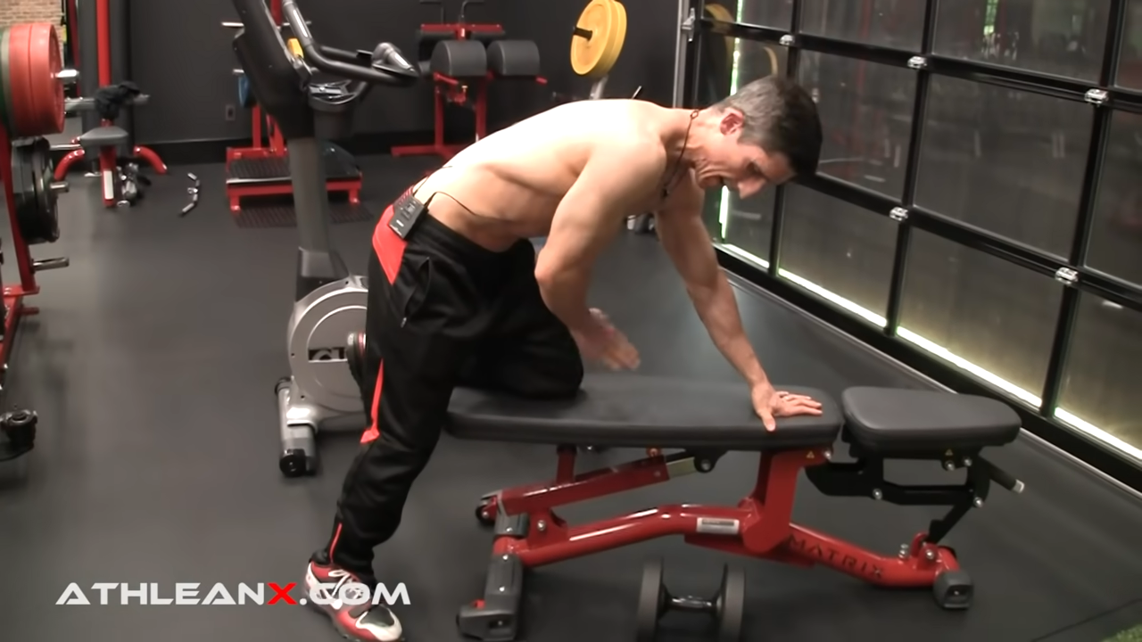 dumbbell rows foot placement