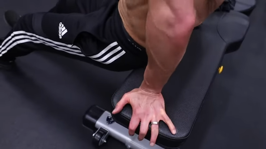 hand placement in bench dips