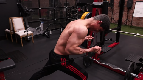contracting biceps in a pre-stretched position